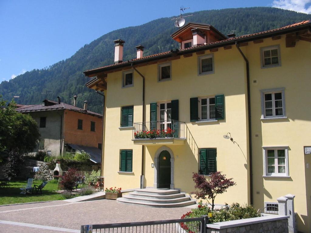 Casa Tomaselli Aparthotel Pellizzano Kültér fotó