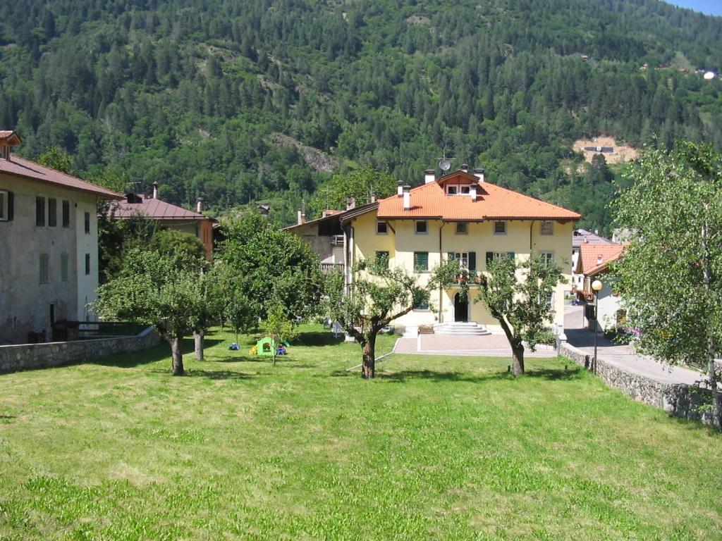 Casa Tomaselli Aparthotel Pellizzano Kültér fotó